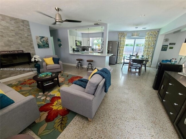 2741 NE 16th Ave in Wilton Manors, FL - Foto de edificio - Building Photo