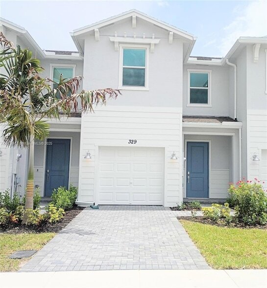 329 SE Crossoak Ln in Port St. Lucie, FL - Building Photo