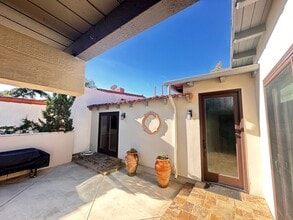 425 Vista Flora in Newport Beach, CA - Building Photo - Building Photo