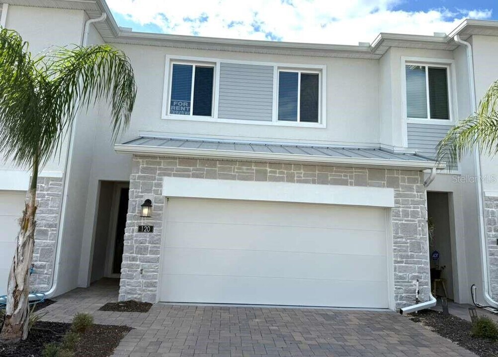 120 Bogey Dr in Davenport, FL - Building Photo