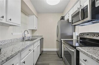 4800 Pontchartrain Dr, Unit 14 in Slidell, LA - Building Photo - Building Photo