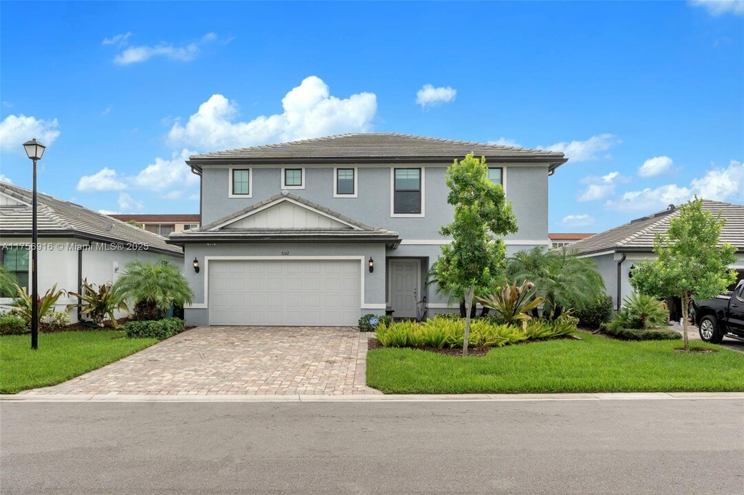 3142 Poinciana St in Oakland Park, FL - Building Photo