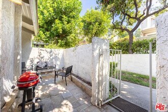 11848 Moorpark St in Los Angeles, CA - Building Photo - Building Photo