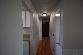 3102 SE Pine St in Albany, OR - Building Photo - Building Photo