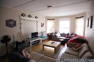 192 Kelton St in Boston, MA - Building Photo