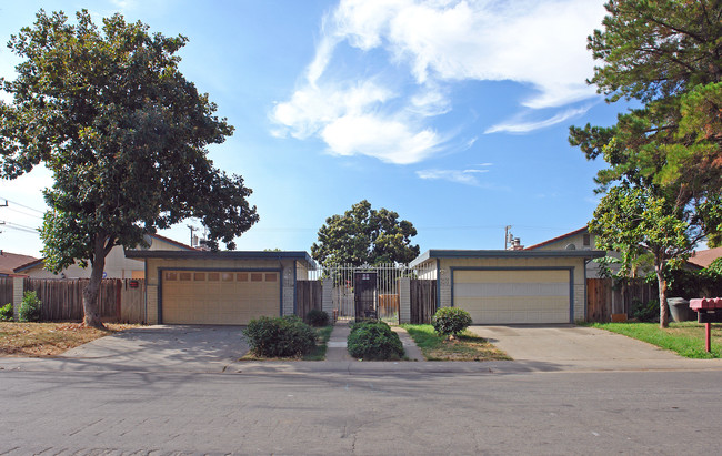 Chateau Gardens in Sacramento, CA - Foto de edificio - Building Photo