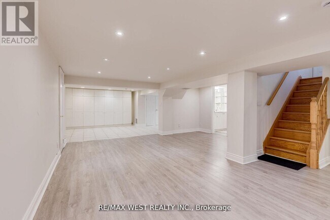 606 Conacher Dr in Toronto, ON - Building Photo - Building Photo