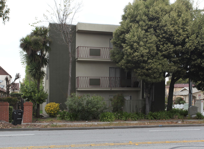 1450 Carmelita Ave in Burlingame, CA - Building Photo - Building Photo