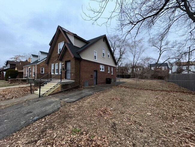 16559 Sorrento Ave in Detroit, MI - Building Photo - Building Photo
