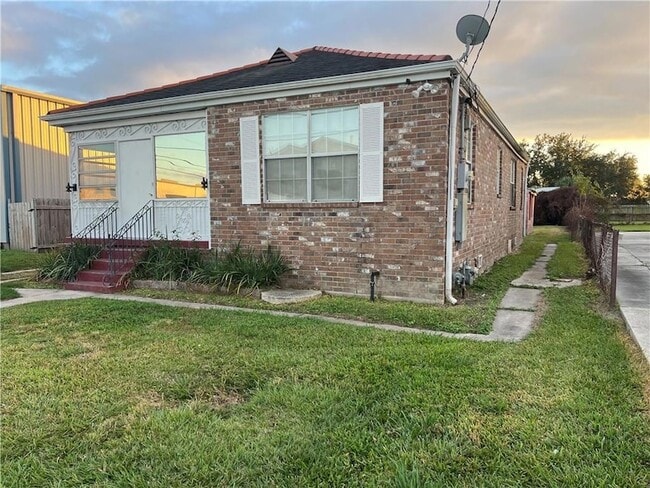 206 W Genie St, Unit 1 in Chalmette, LA - Building Photo - Building Photo