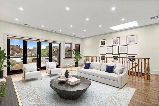 330 Newbury St, Unit PH