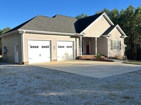 192 Franck Ln in Bracey, VA - Building Photo