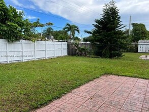 6431 Hayes St in Hollywood, FL - Building Photo - Building Photo