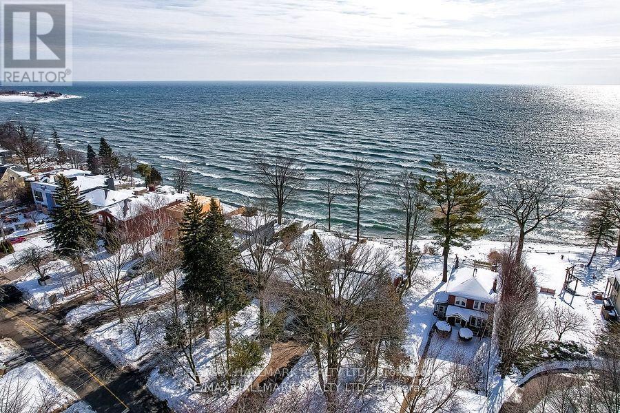 6 Thirty First St in Toronto, ON - Building Photo