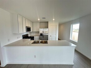 615 Magnolia Creek Dr in Magnolia, TX - Building Photo - Building Photo