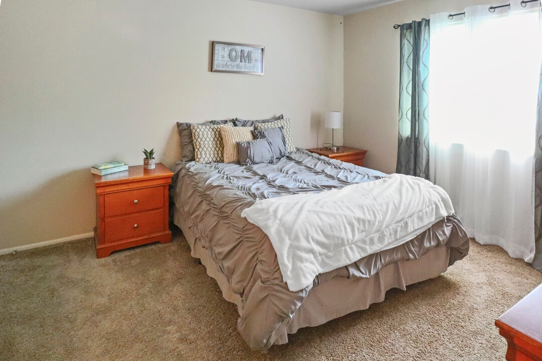 Ravine Woods Apartments in Morris, IL - Building Photo