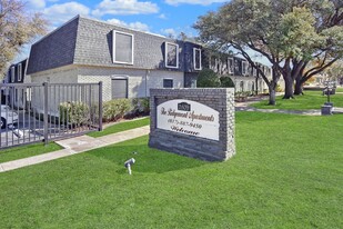 The Ridgmar Oaks Apartments in Fort Worth, TX - Building Photo