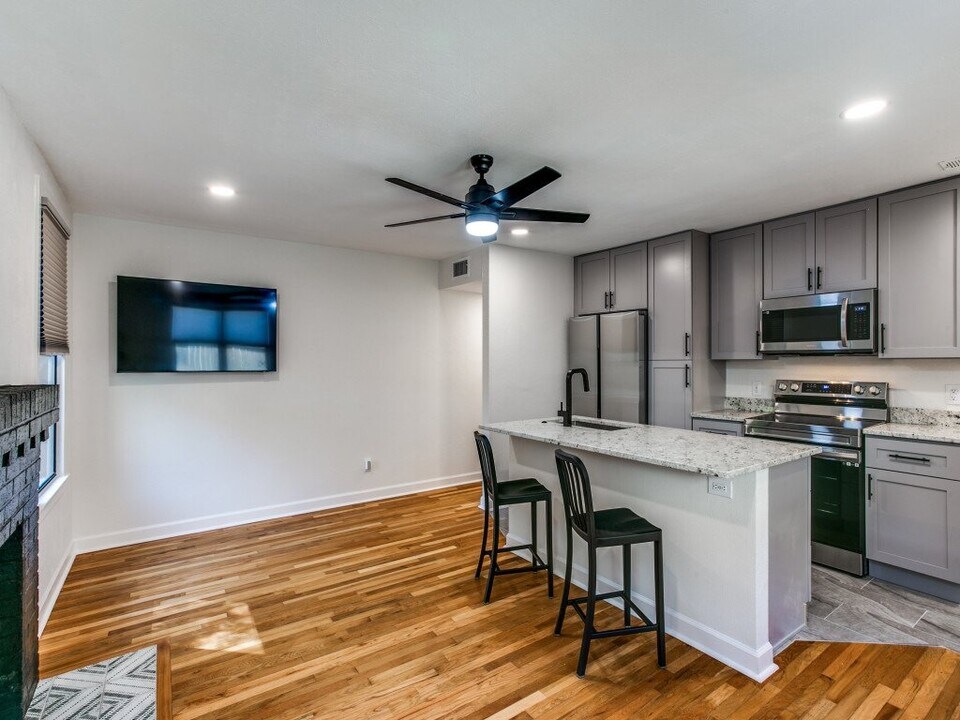 2825 W Cantey St in Fort Worth, TX - Building Photo