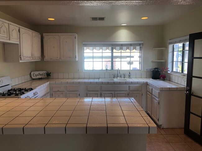 2208 Gramercy Ave in Torrance, CA - Foto de edificio - Building Photo