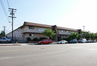 Summit Place Apartments in Ontario, CA - Building Photo - Building Photo