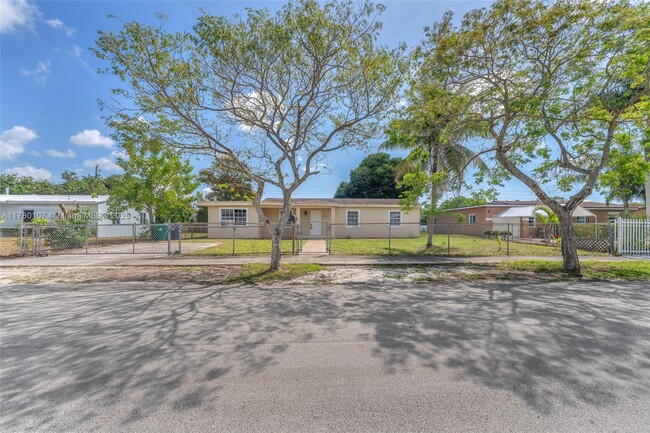 15901 NW 18th Ct in Opa Locka, FL - Building Photo - Building Photo