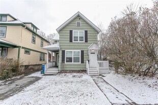 46 Hartsen St, Unit Upper in Rochester, NY - Building Photo