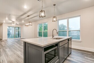 2944 Forest Park Blvd in Fort Worth, TX - Building Photo - Building Photo