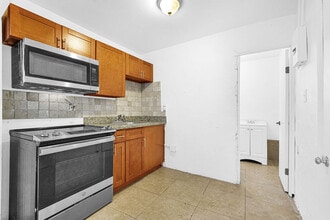 250 NW 43rd St in Miami, FL - Building Photo - Building Photo