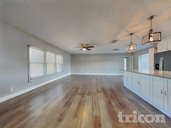 3856 Lake Joyce Dr in Land O Lakes, FL - Building Photo - Building Photo