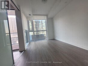 5180 Yonge St in Toronto, ON - Building Photo - Building Photo