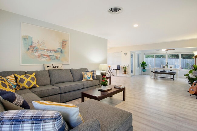 466 Tequesta Dr in Jupiter, FL - Building Photo - Building Photo