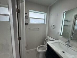 7571 Eaton St in Hollywood, FL - Foto de edificio - Building Photo