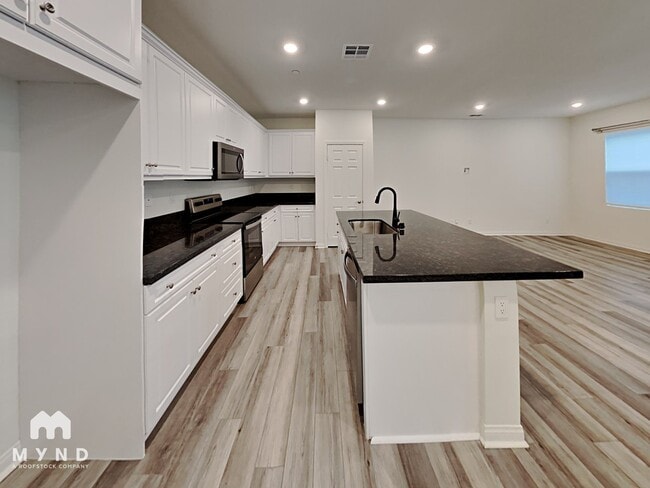 443 Fitzpatrick Rd, Unit 102-B1 in San Marcos, CA - Building Photo - Building Photo