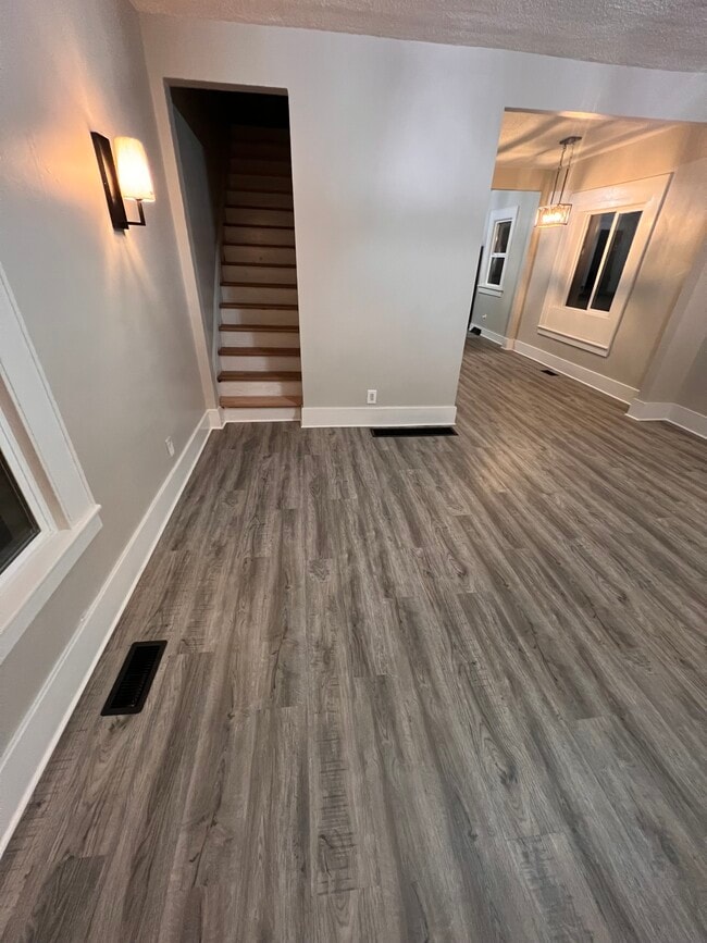 1410 Center St in Lansing, MI - Foto de edificio - Building Photo