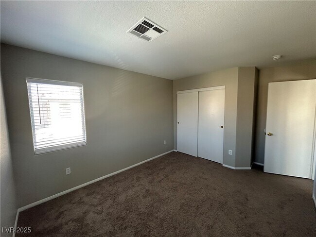 6742 Gold Yarrow St in Las Vegas, NV - Foto de edificio - Building Photo