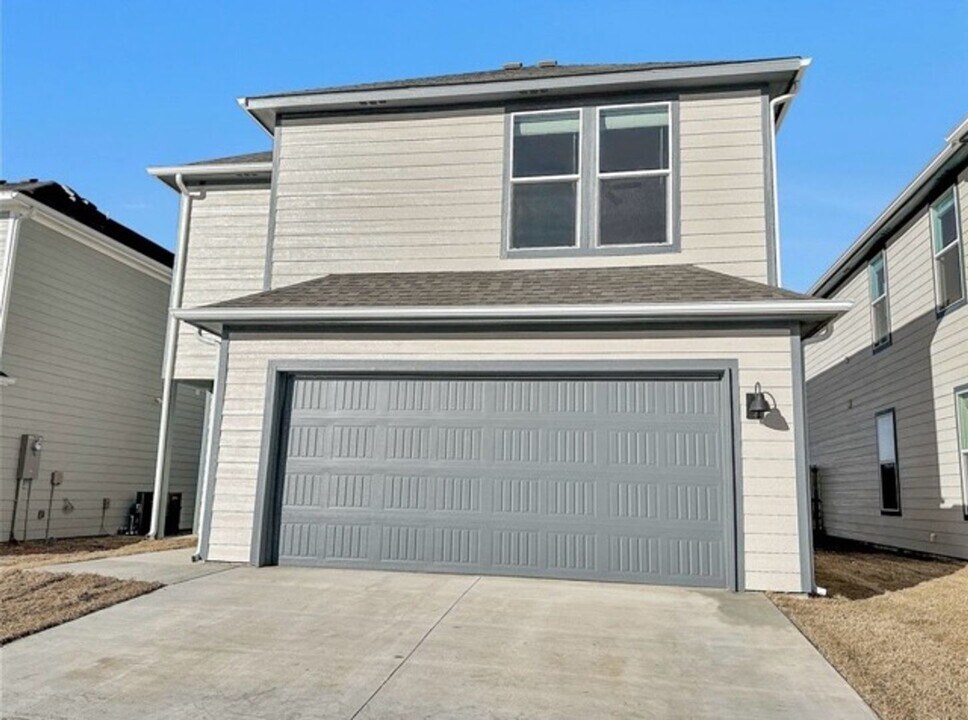 4801 W Triangle St in Fayetteville, AR - Building Photo