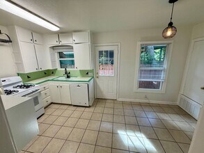 1400 Justin Ln in Austin, TX - Building Photo - Building Photo