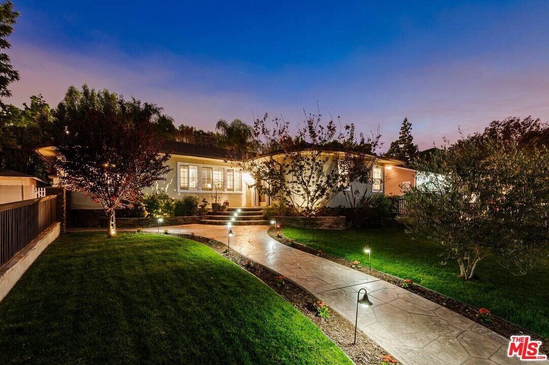 12826 Halkirk St in Los Angeles, CA - Building Photo