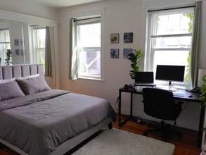1697 Cambridge St, Unit 12 in Cambridge, MA - Foto de edificio - Building Photo