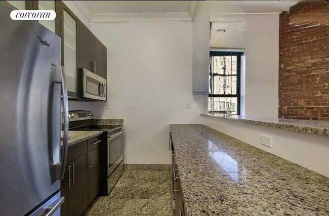 70 W 11th St in New York, NY - Building Photo - Building Photo