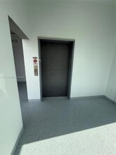 1091 E 17th St, Unit 301 in Hialeah, FL - Foto de edificio - Building Photo