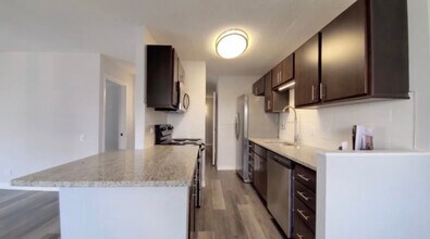 61 W Chestnut St in Chicago, IL - Building Photo - Building Photo