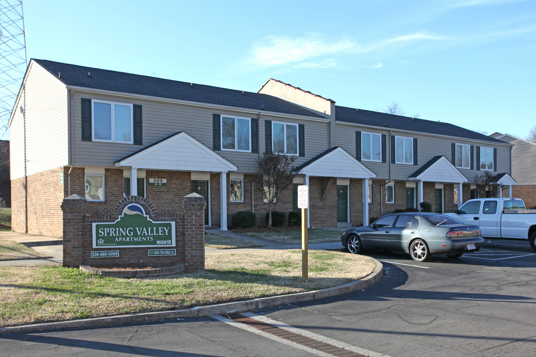 Spring Valley Apartments in High Point, NC - Building Photo