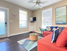 3615 1/2 Ursuline St in Galveston, TX - Building Photo - Building Photo