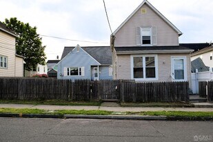 47 Christopher St in Carteret, NJ - Building Photo