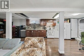 144 Voltarie Cres in Mississauga, ON - Building Photo - Building Photo