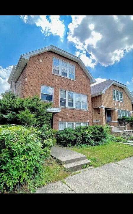 4931 W Ainslie St in Chicago, IL - Building Photo