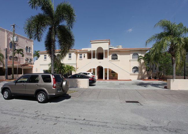 131 Antiquera Ave in Coral Gables, FL - Building Photo - Building Photo