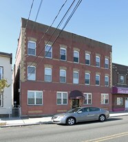 654 3rd Ave in Elizabeth, NJ - Building Photo