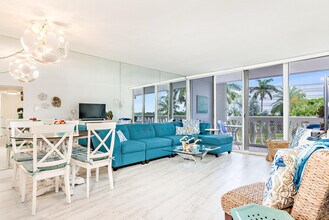 2505 S Ocean Blvd in Palm Beach, FL - Foto de edificio - Building Photo